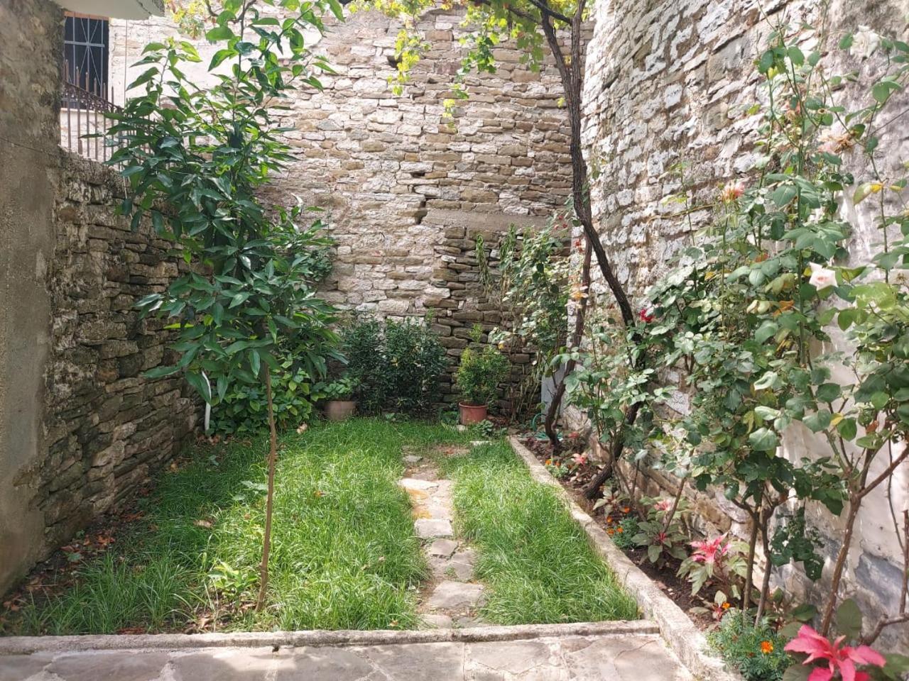 Traditional House Shapllo Gjirokastra Zewnętrze zdjęcie